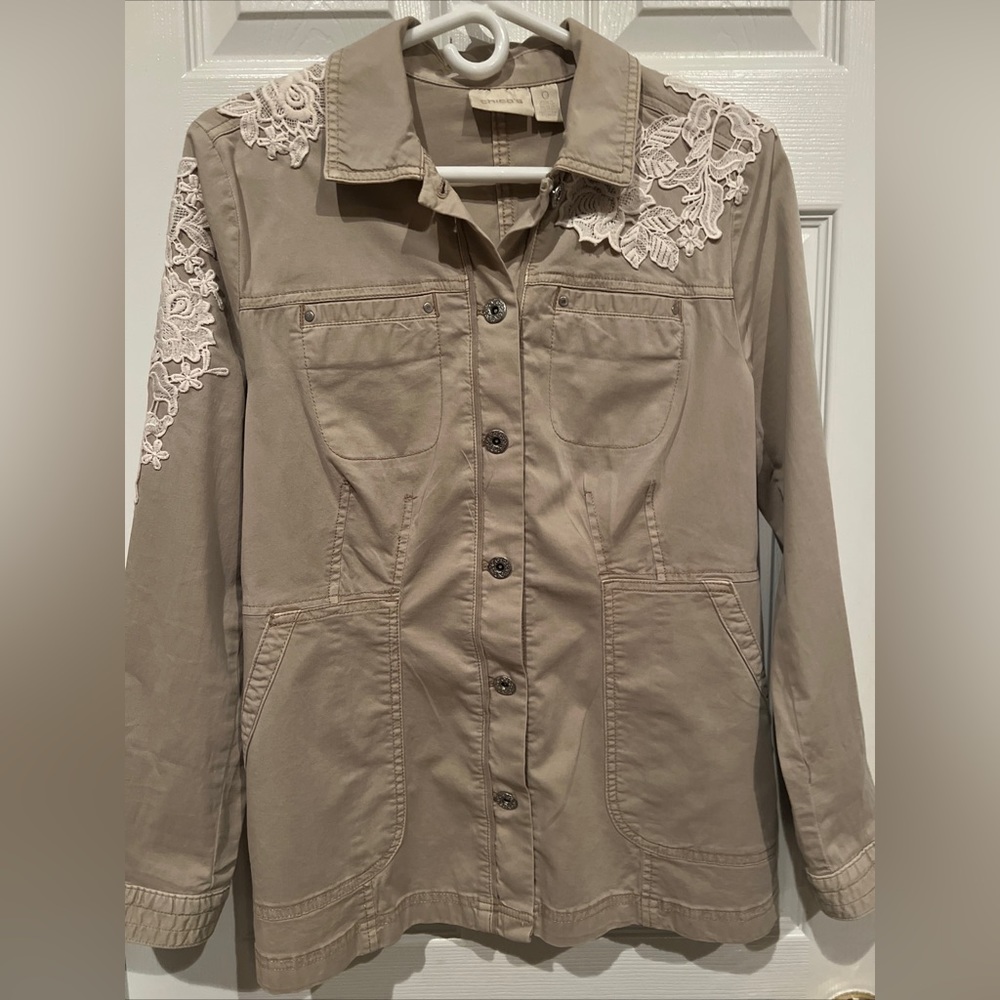 Chicos Sz 0 Beautiful Tan & ivory Appliqué jacket blouse lightweight coat